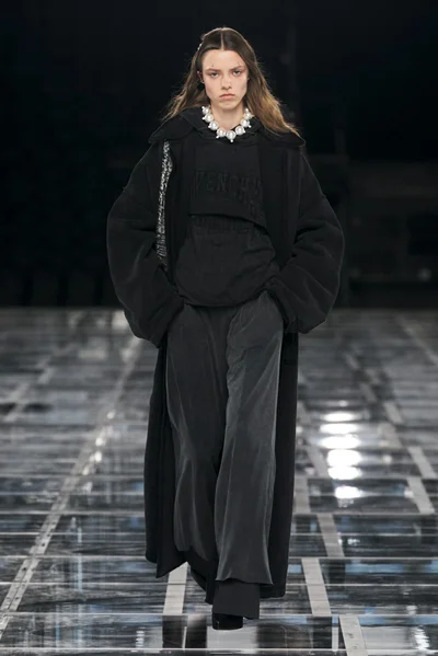 Look 25
